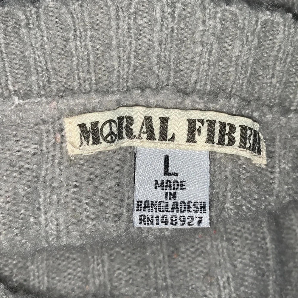 sweater - Picture 3 of 3